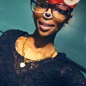 Meet your Posher, Mona